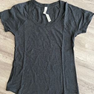 EUC Lululemon Scoop Neck Short Sleeve Heathered Grey T-Shirt Size: 6